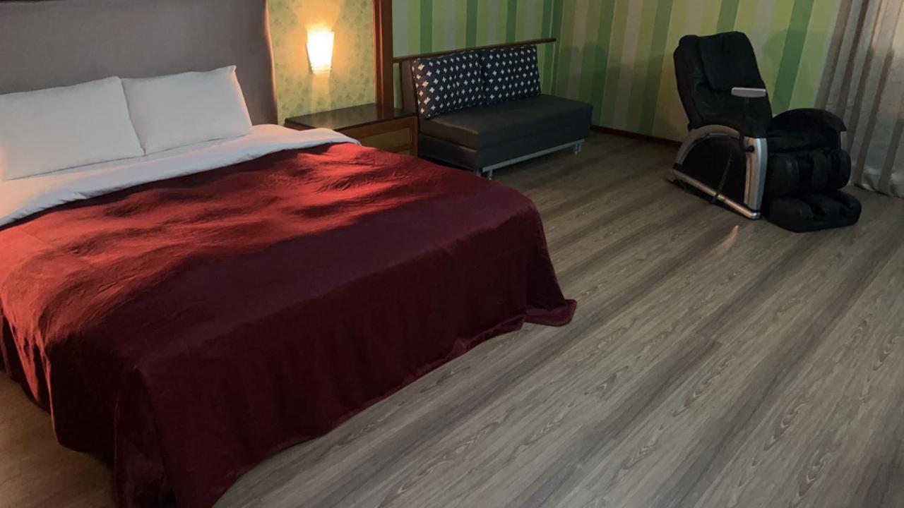 Hua Xiang Motel - Fengshan Kaohsziung Kültér fotó