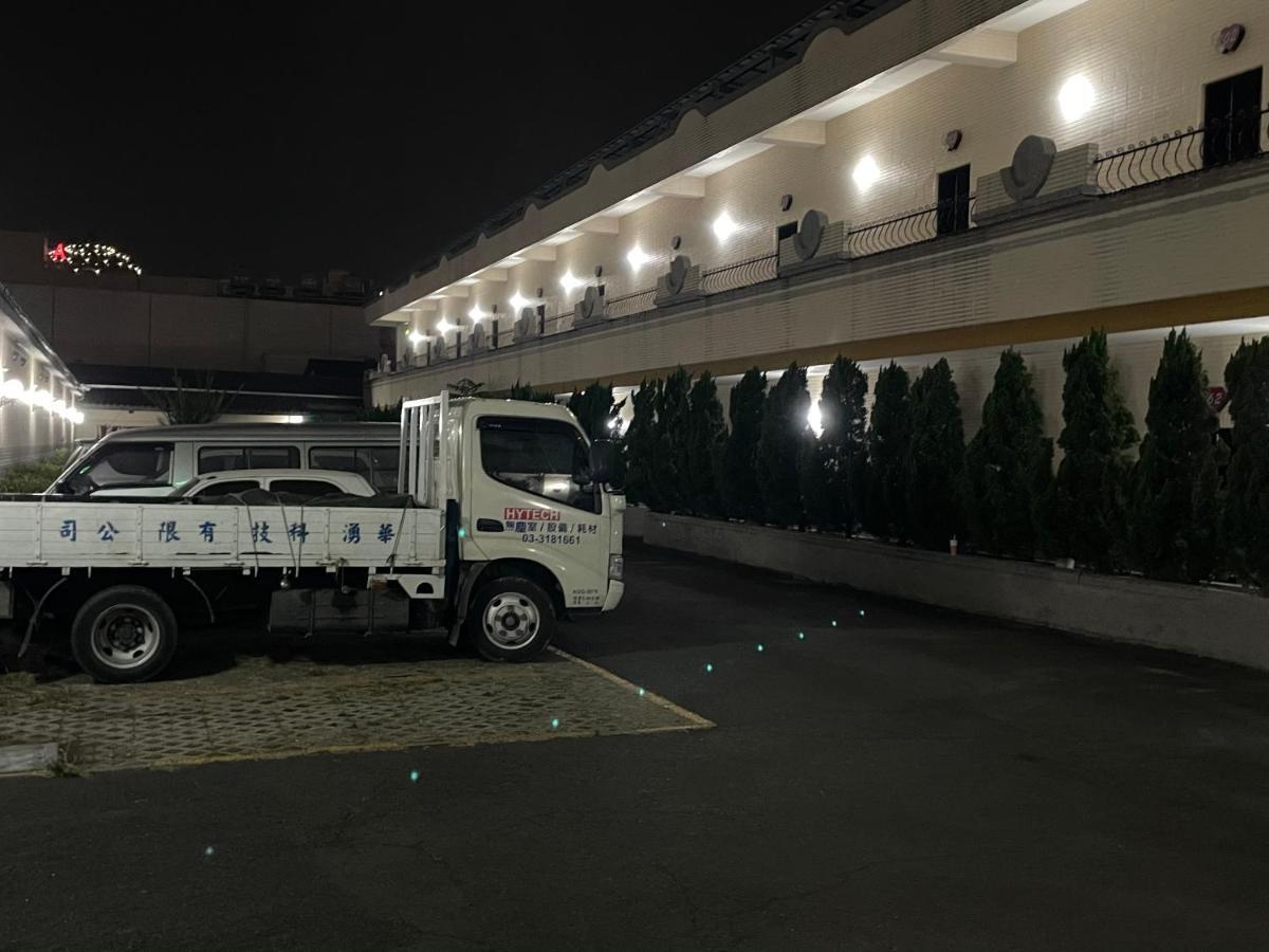 Hua Xiang Motel - Fengshan Kaohsziung Kültér fotó